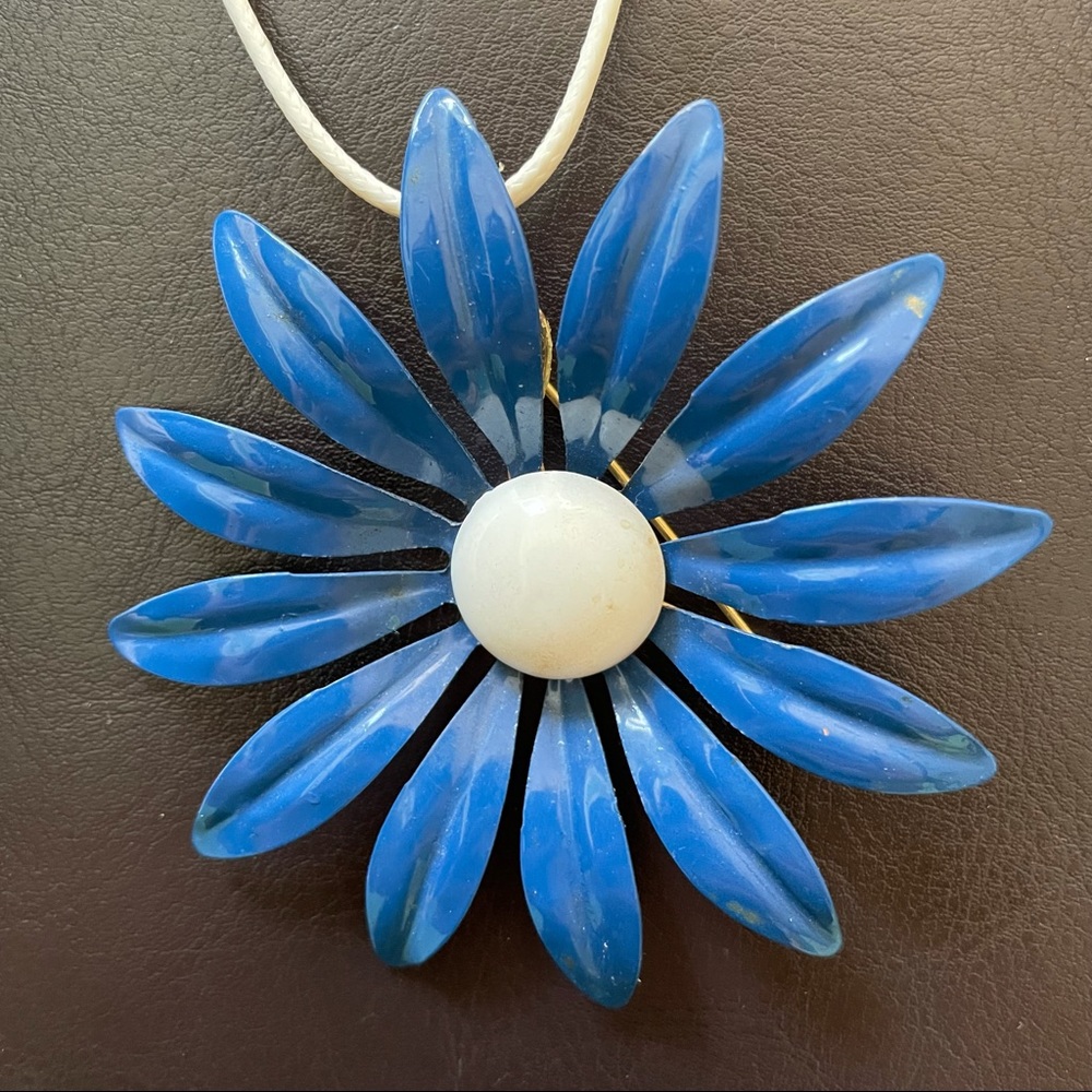 Vintage flower power brooch necklace